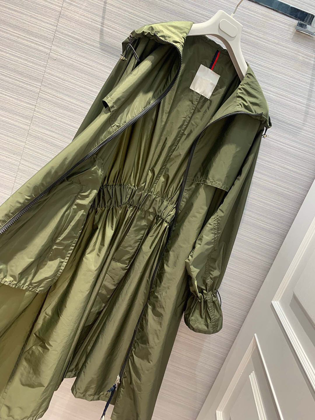 Long sleeve hooded sashes hot sale zipper
