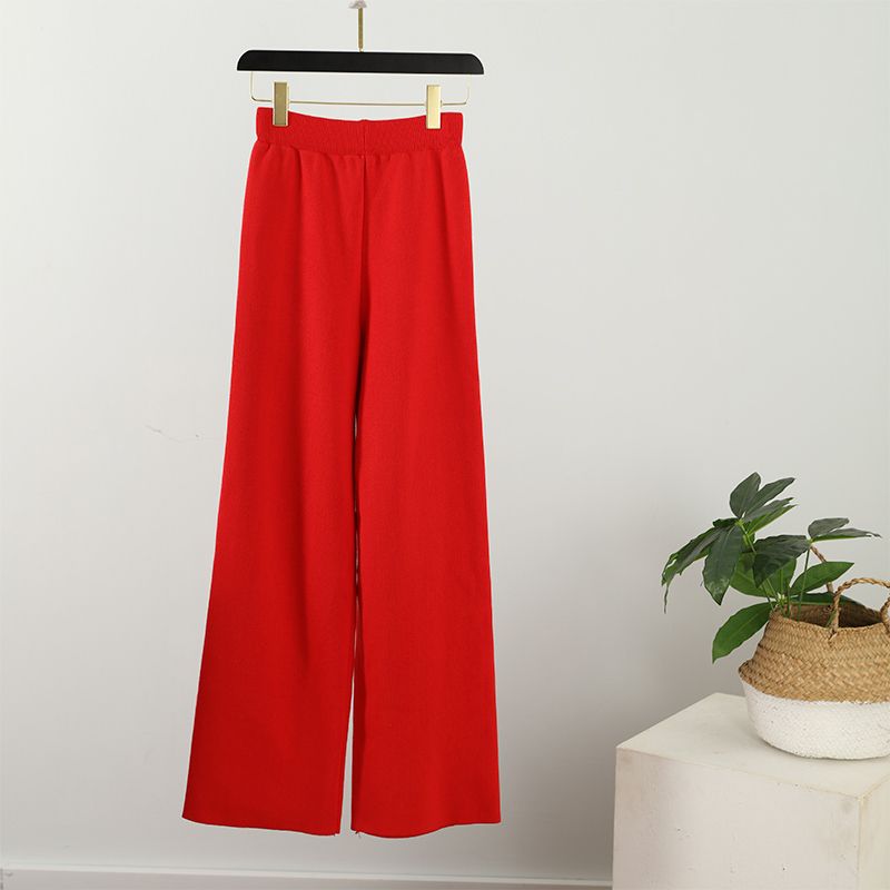 pantalón rojo rosa