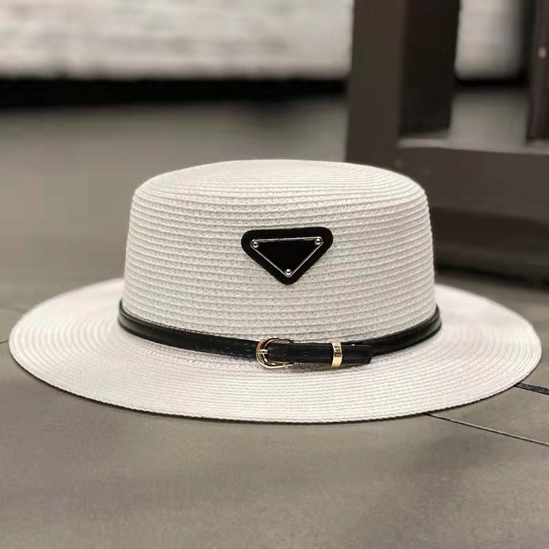 Cinturón negro de sombrero de paja blanca