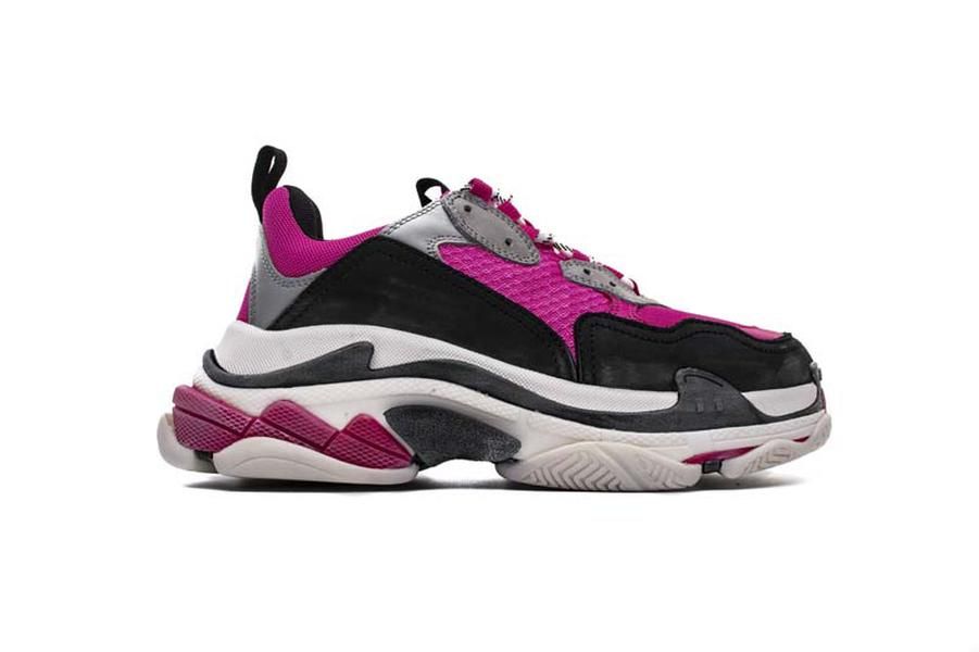 uq tennis shoes