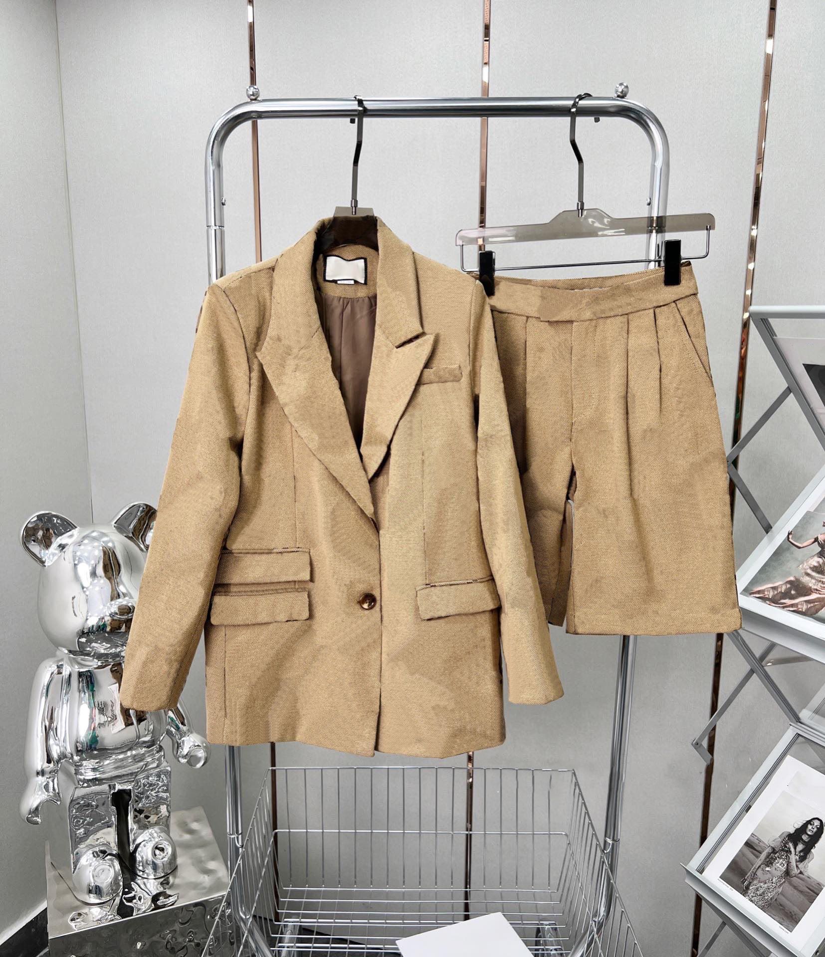 Compra Spring Women Dos Conjuntos De Precios Juegos De Vestir Traje De Un  Solo Pecho Traje Chaqueta Pantalón Corto Pantalones Cortos Traje Para Mujer  Causal Moda Asiática Tamaño Barato | Entrega Rápida