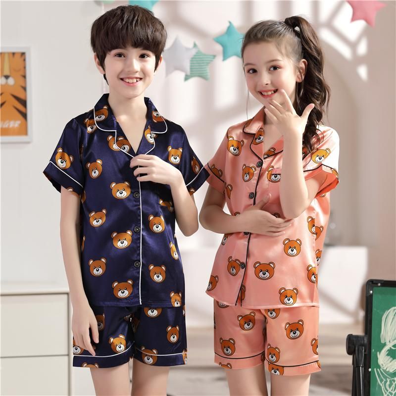 Nueva solapa impresa seda de manga corta pijamas conjunto oso de animados niños ropa