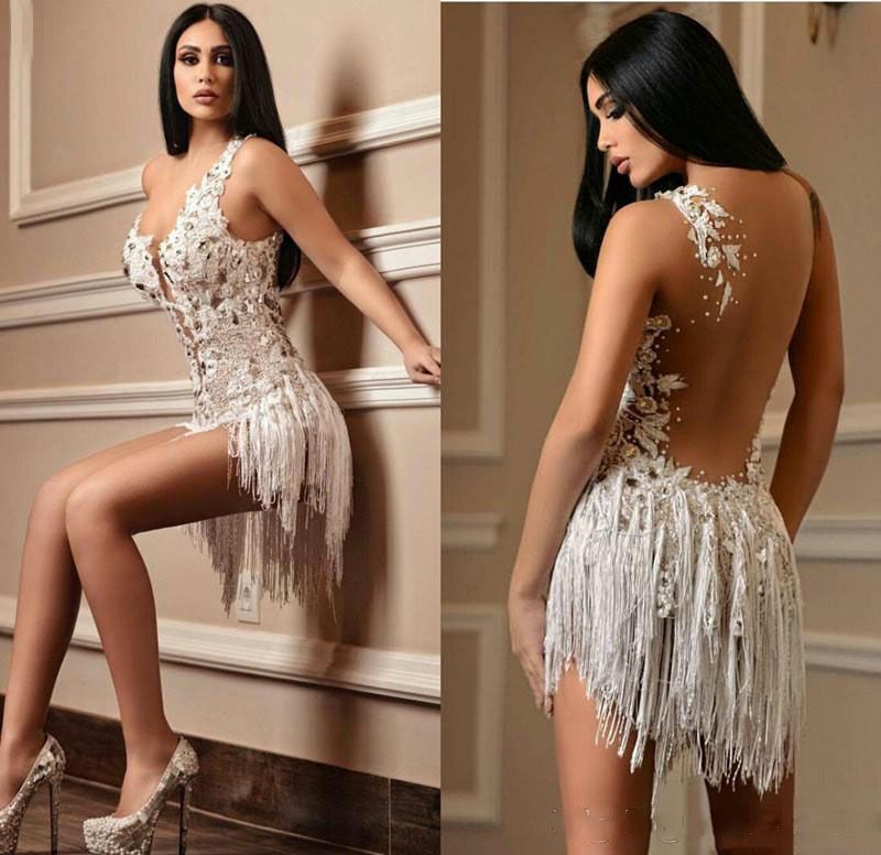 Compra 2020 Sexy Vestidos De Fiesta Cortos Con Cuello En V Una Línea De  Encaje Apliqueado De Cristal Borla Cóctel Vestido De Fiesta Personalizado  Barato Sin Respaldo Desgaste Barato | Entrega Rápida