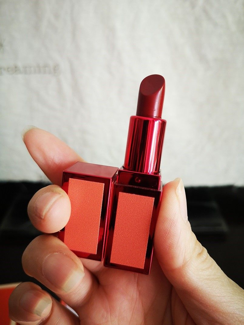 Scarlet rouge perfume deals