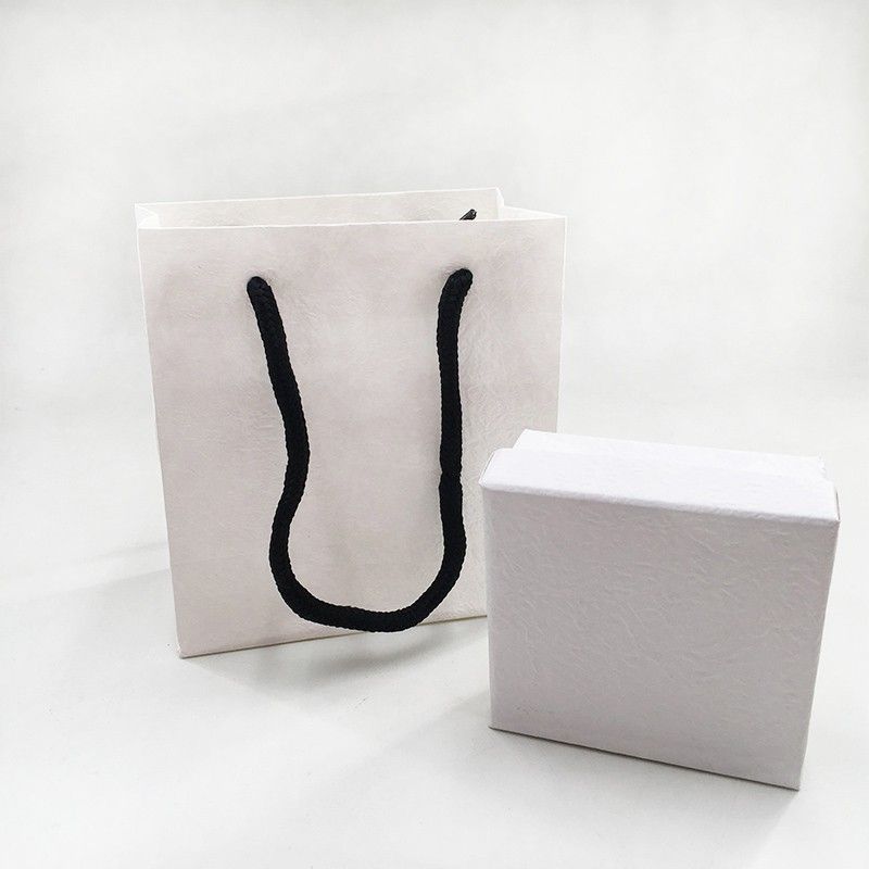 正方形のボックス01のハンドバッグ