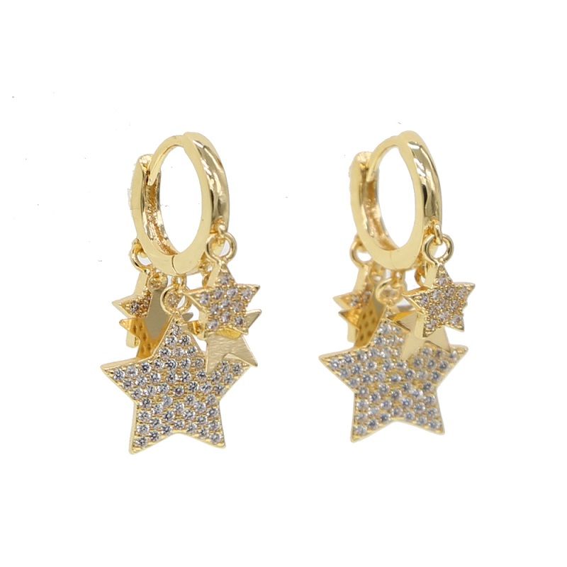 Des boucles d'oreilles en or