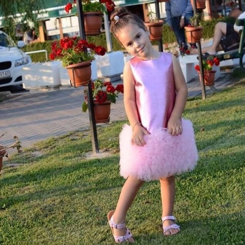 Vestido comunión, sin mangas en tono rosa.