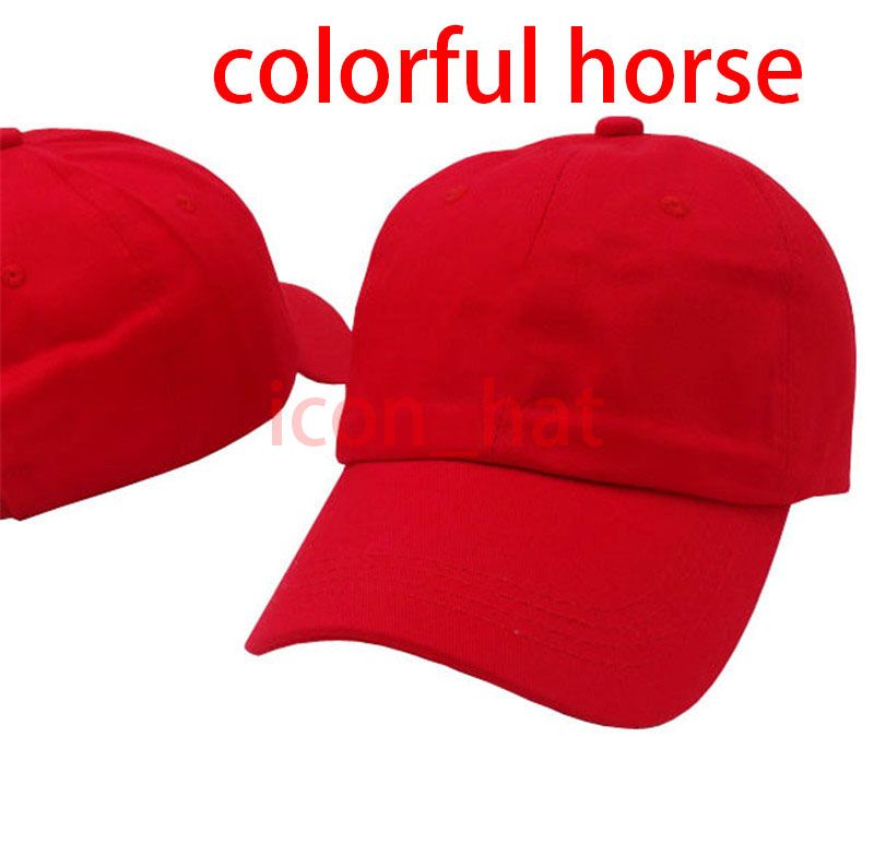 Röd med färgglad häst