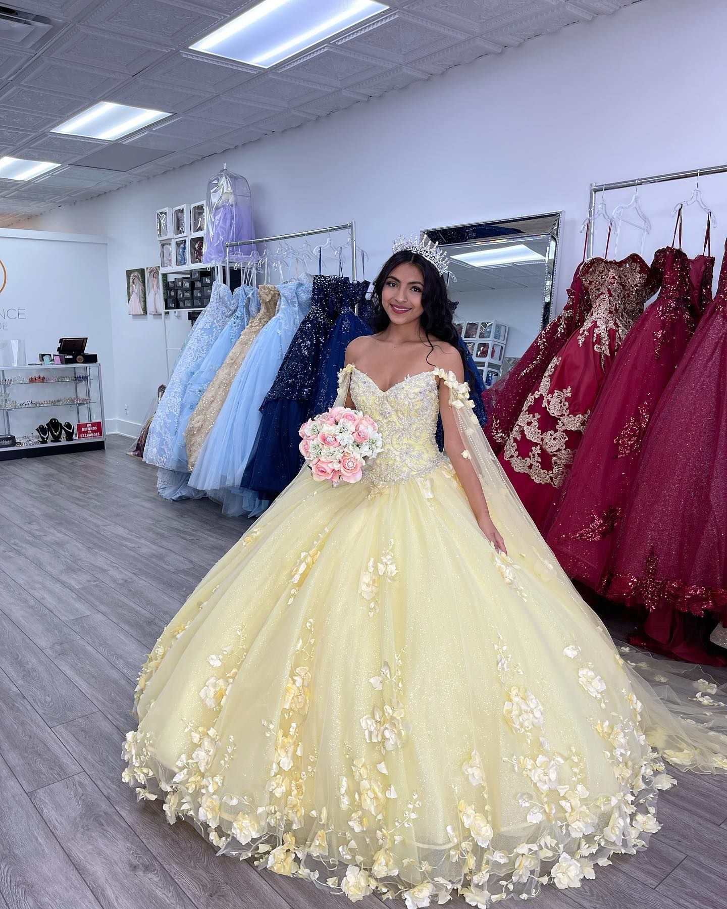 2022 Elegante luz amarilla 3D Flores florales Quinceañera Vestidos de fiesta con Cape Crystal Lace Corset 2022 Elegante luz amarilla 3D Flores florales Quinceañera Vestidos de fiesta con Cape Crystal Lace Corset