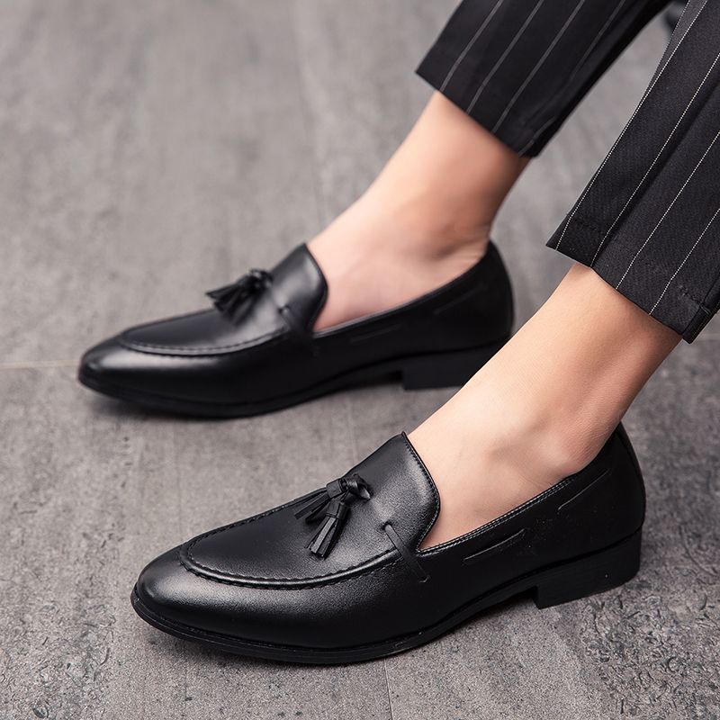 Mocasines de hombre de gran tamaño zapatos formales de cuero. Mocasines de hombre de gran tamaño zapatos formales de cuero.