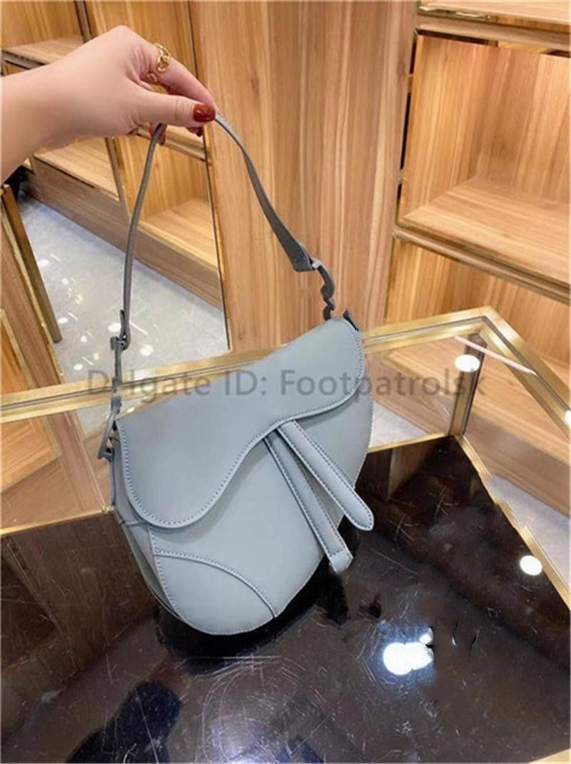 saddle bolsa black grained calfskin