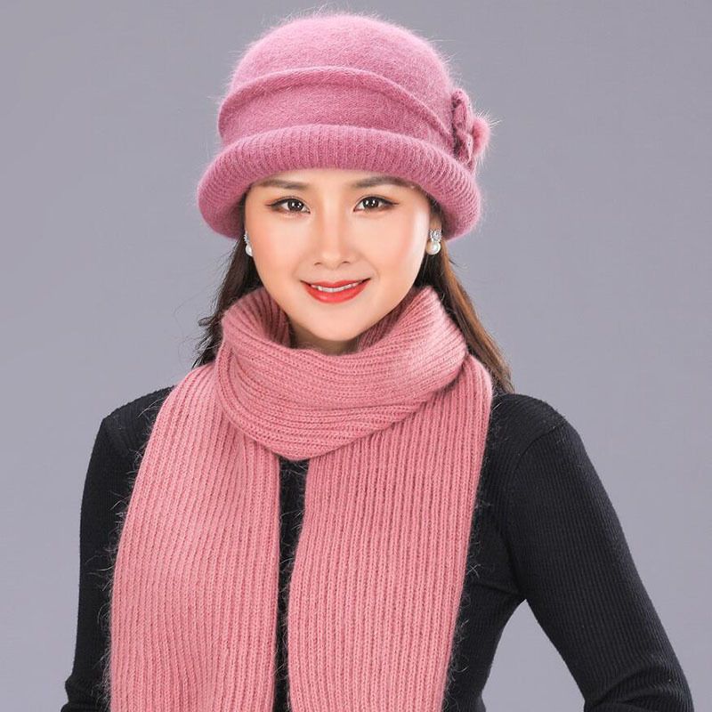 розовая шляпа и шарф