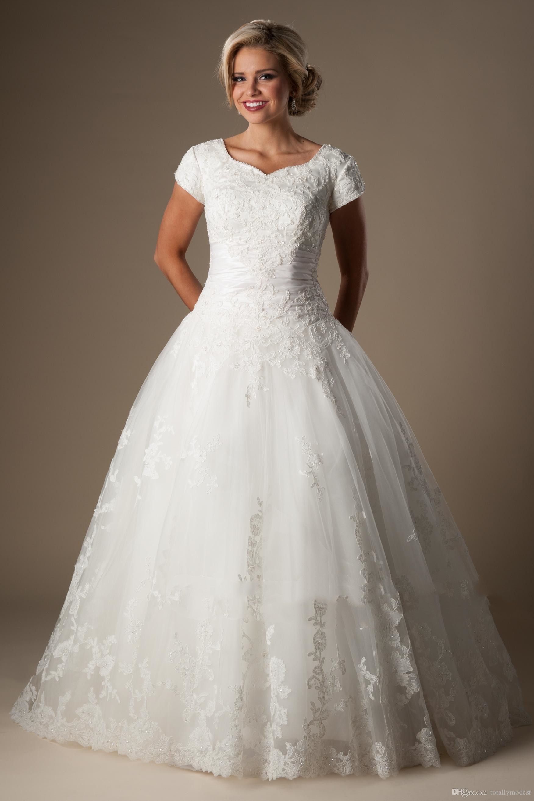 Ball Gown Modest Wedding Dresses With Short Sleeves Beaded Lace ...