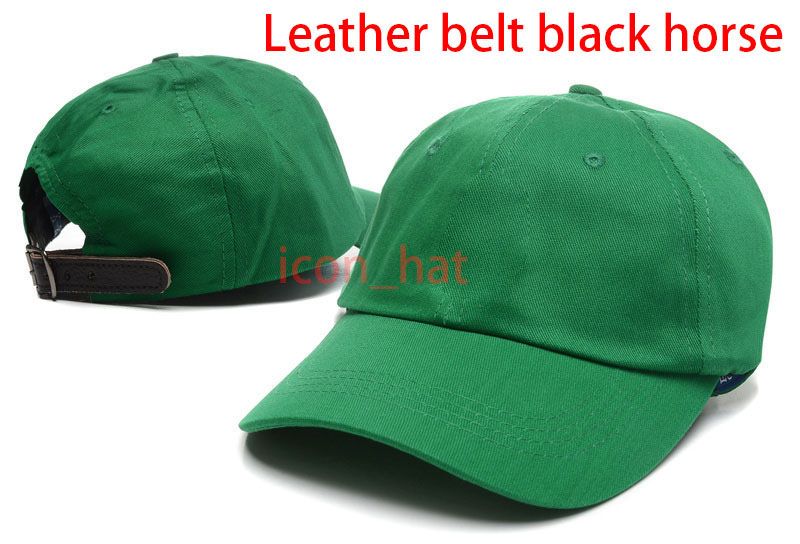 Groen met leren riem zwart paard