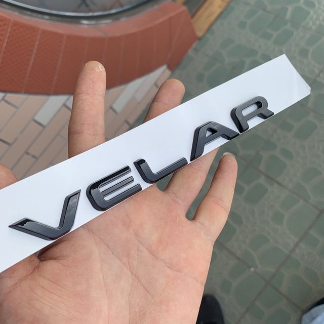 Velar siyah