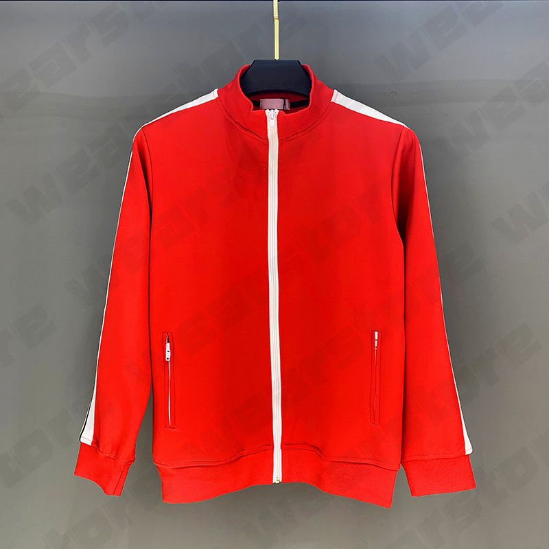 12 Красная куртка