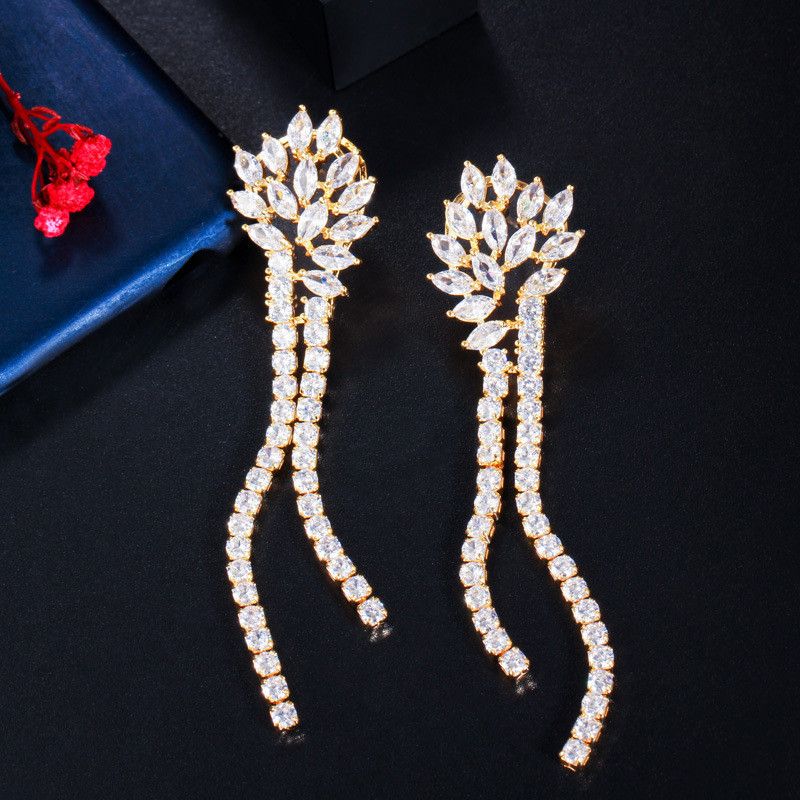 White Tassel Flower Gold 8.5cm