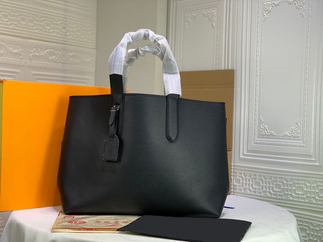 designer bolsa with e logo