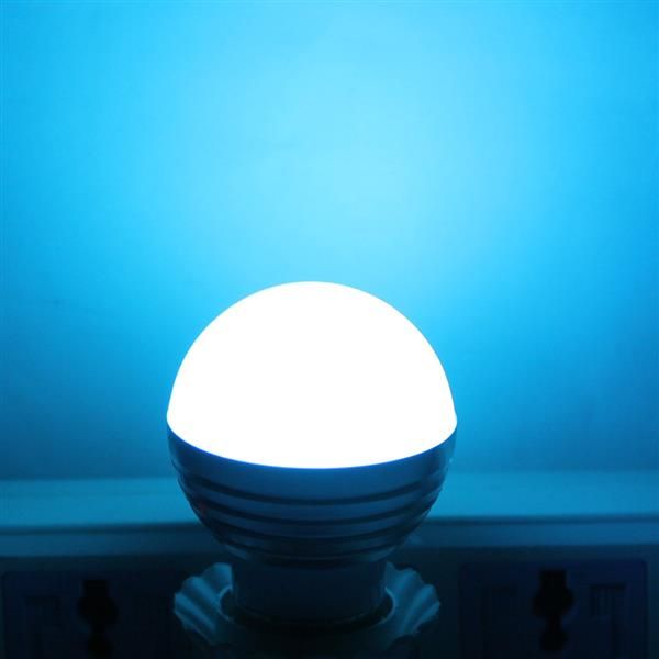 E27 3W RGB LED DIMMABLE Glödlampa 85-265V glödlampa Nya och högkvalitativa glödlampor Partihandel