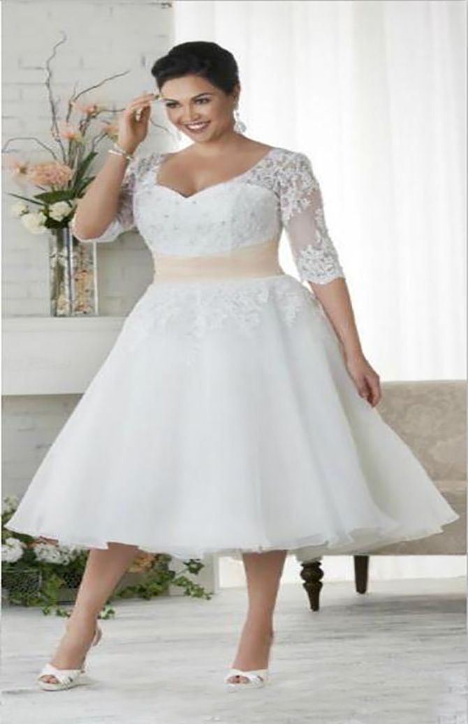 Plus Size Vintage Tea Length Lace Wedding Dress with Sleeves for plus size lady