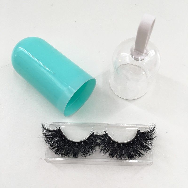 box with lashes E104