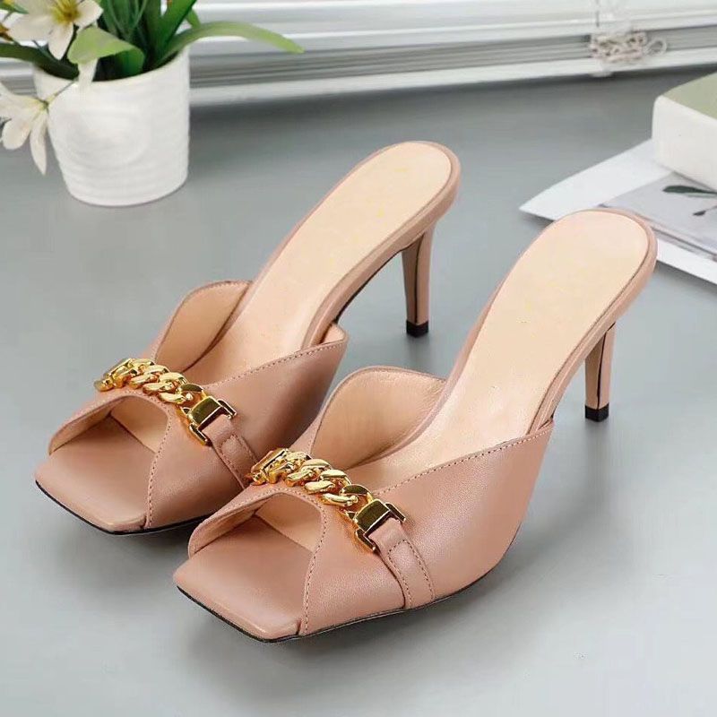 Diseñador de moda dorada tacones altos tacones para mujer zapatillas de verano cuero de metal