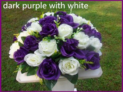Ciemny purpurowy biały
