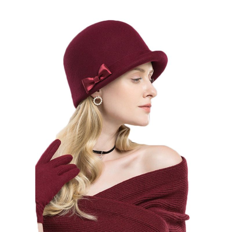 Cappello di lana rossa vino