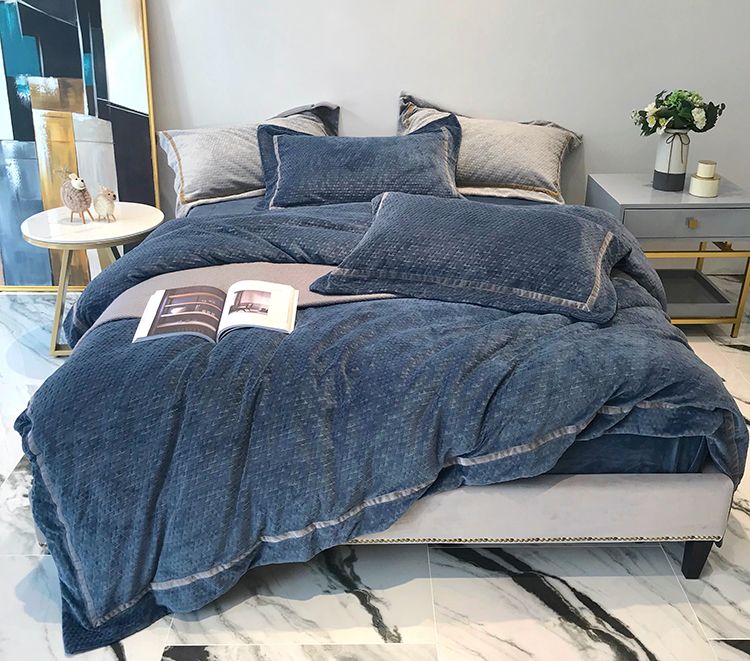 Four Piece Anti Static Carved Velvet Bed Sheet, Thick And Warm Coral