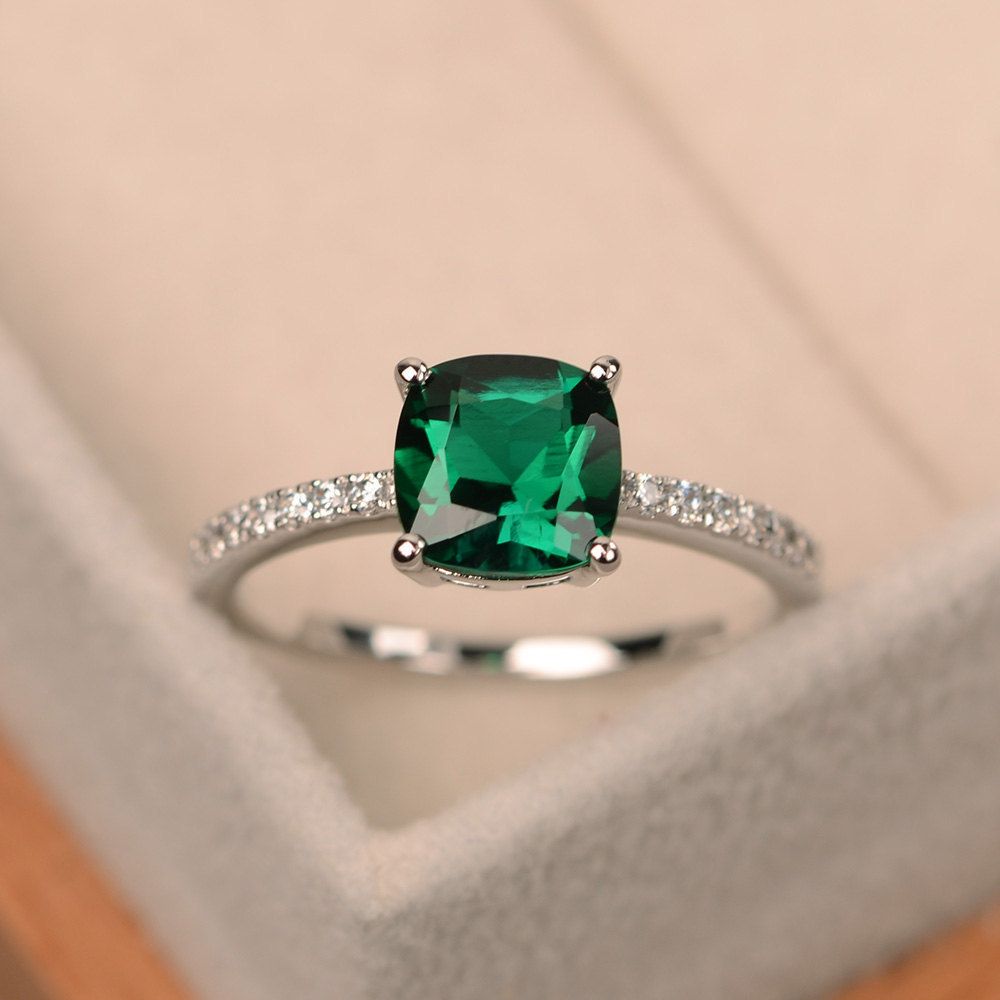 Zielony kamienny pierścionek