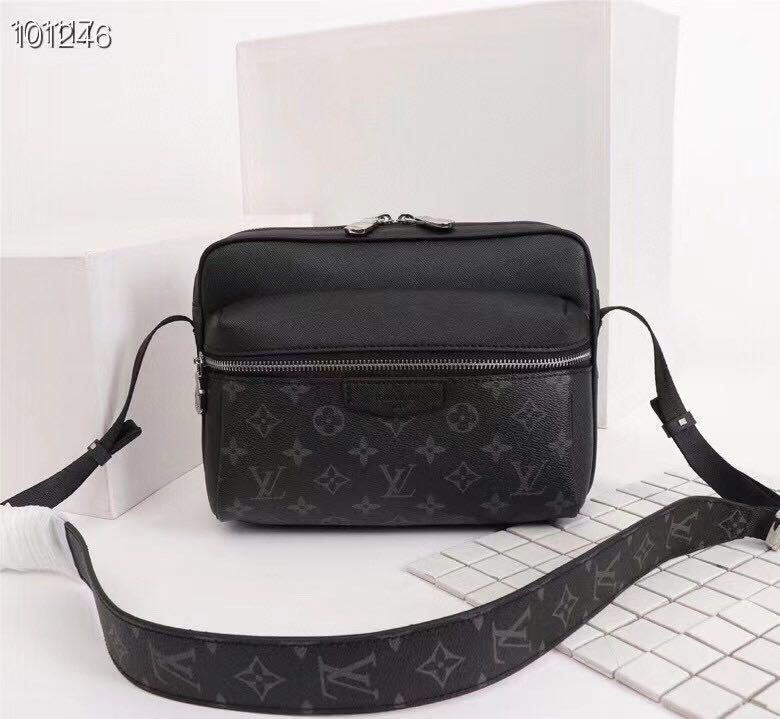 Compra Bolsas De Alta Calidad Para Hombres Bolsas De Lv De Hombro Al Aire  Libre Para Hombres Bolsos De Cuerpo Cruzado Clásico De Mano Bolsos Para  Hombre Bolso De Mensajero Mensajero Mens