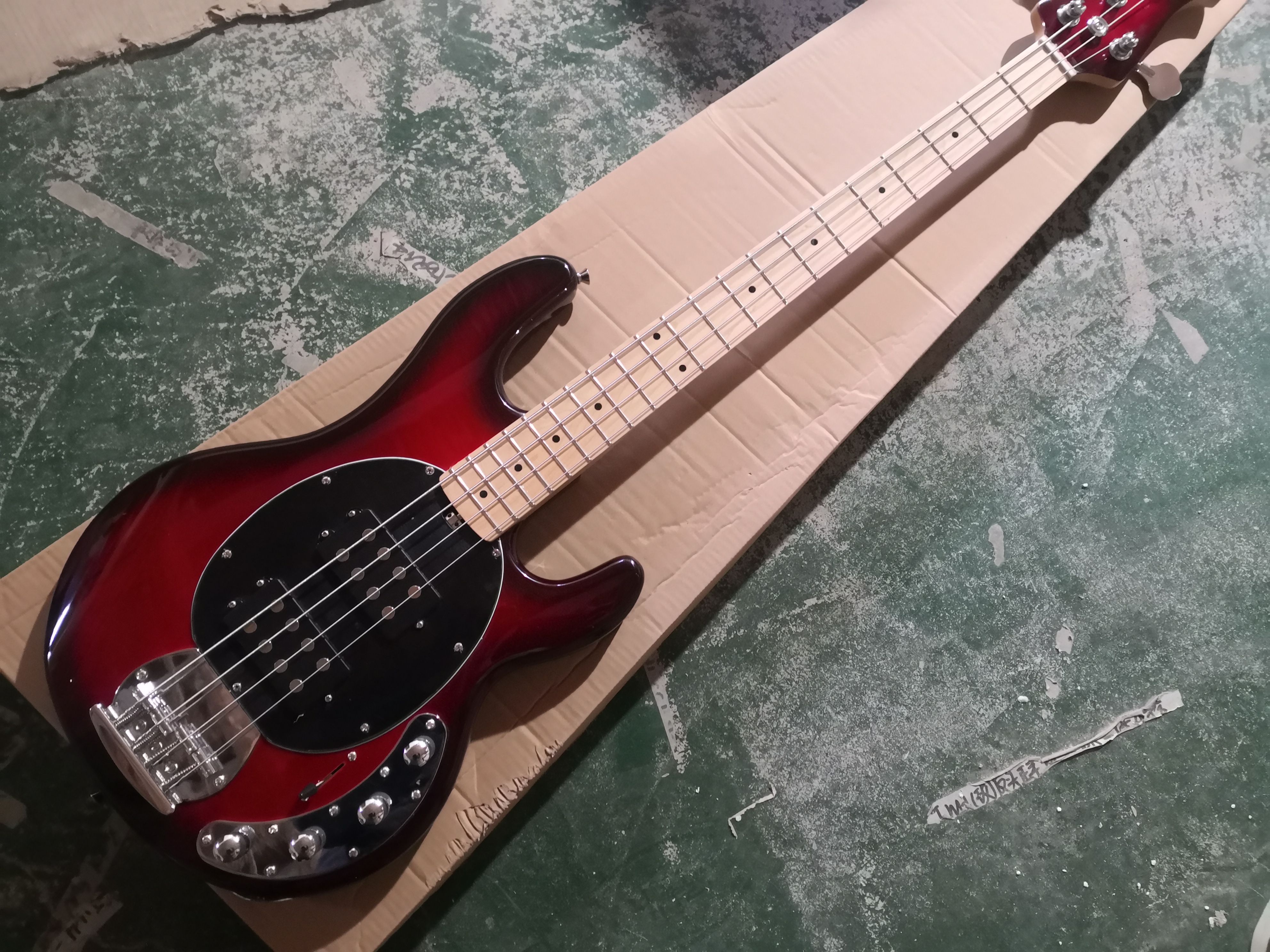 Free Delivery Sting R 4 Strings Bass Guitar,Black Red Body,21 Frets