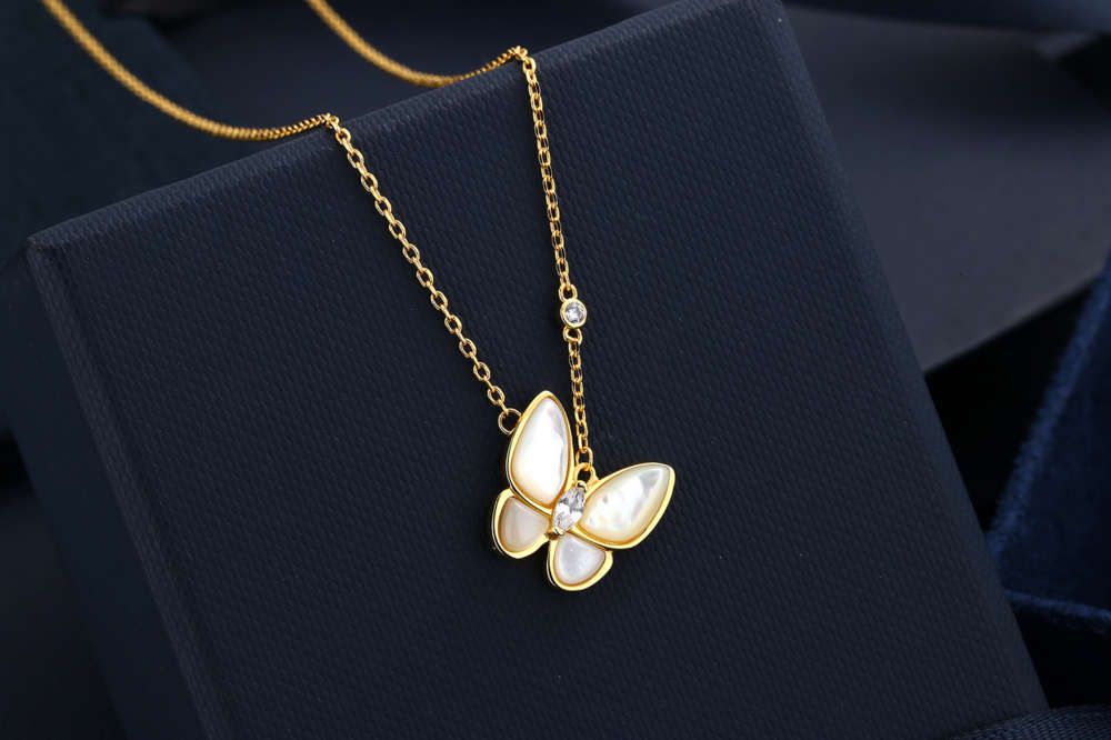 Золотое ожерелье с бабочкой