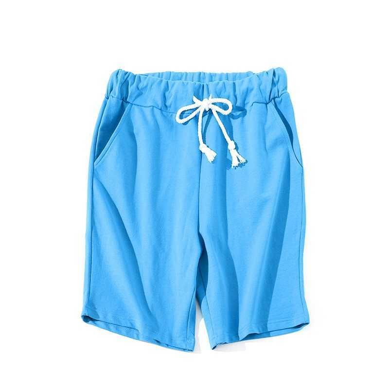 Himmelblaue Shorts