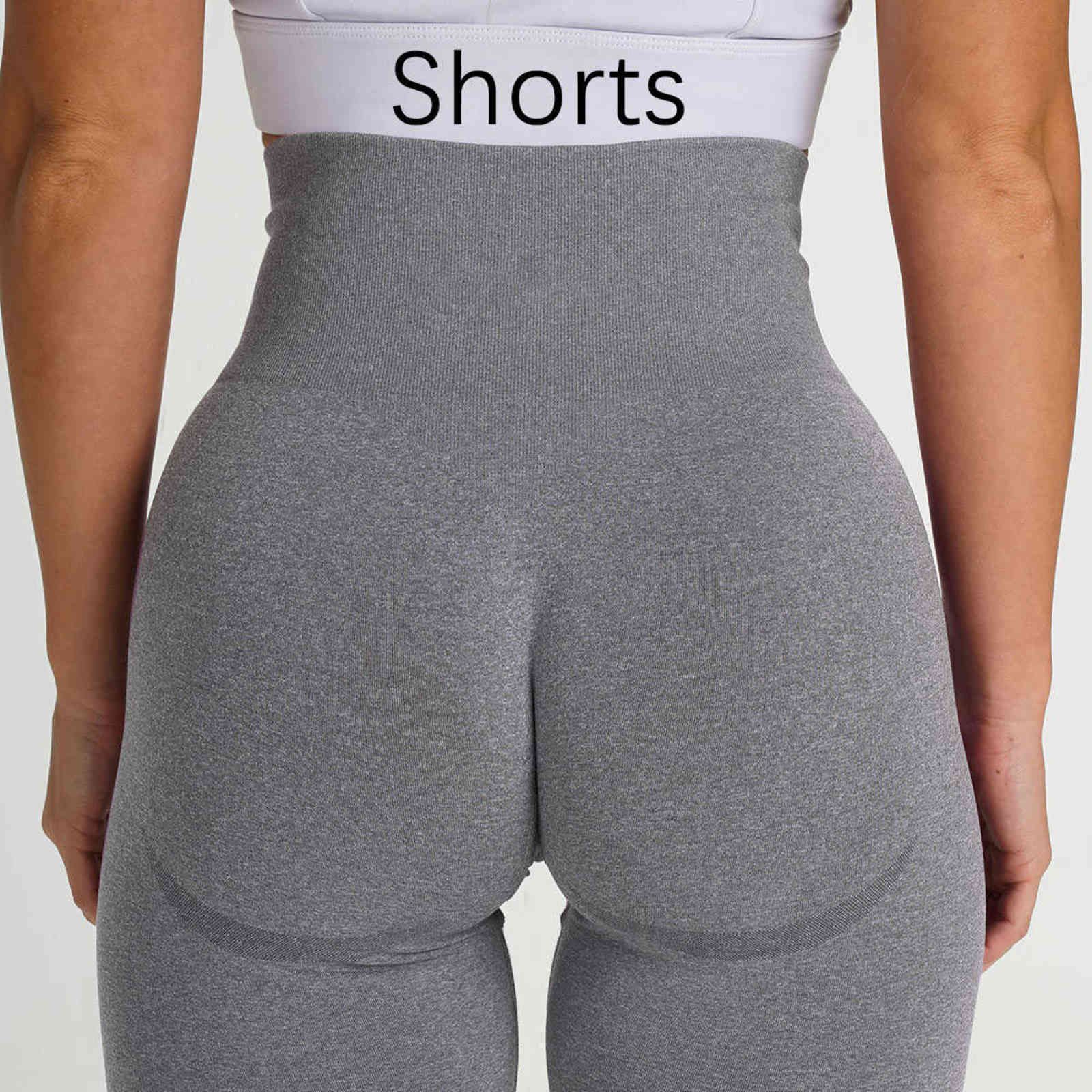 pantalones cortos grises