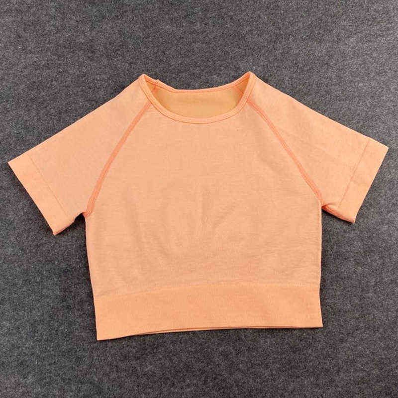 Orangefarbenes T-Shirt