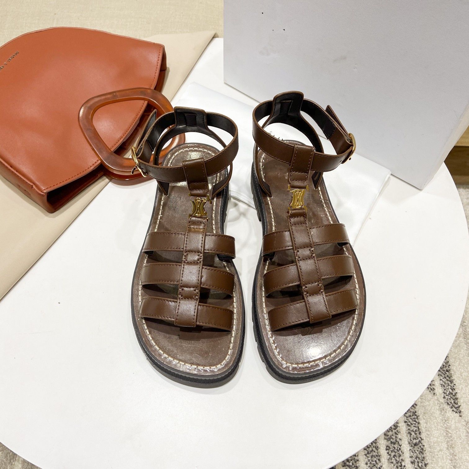 2021 Été Nouveaux sandales de style romain rétro Sandales à la mode à la mode à la mode Super épais Soles Tempérament Chaussures de sport Haute Talons 4cm