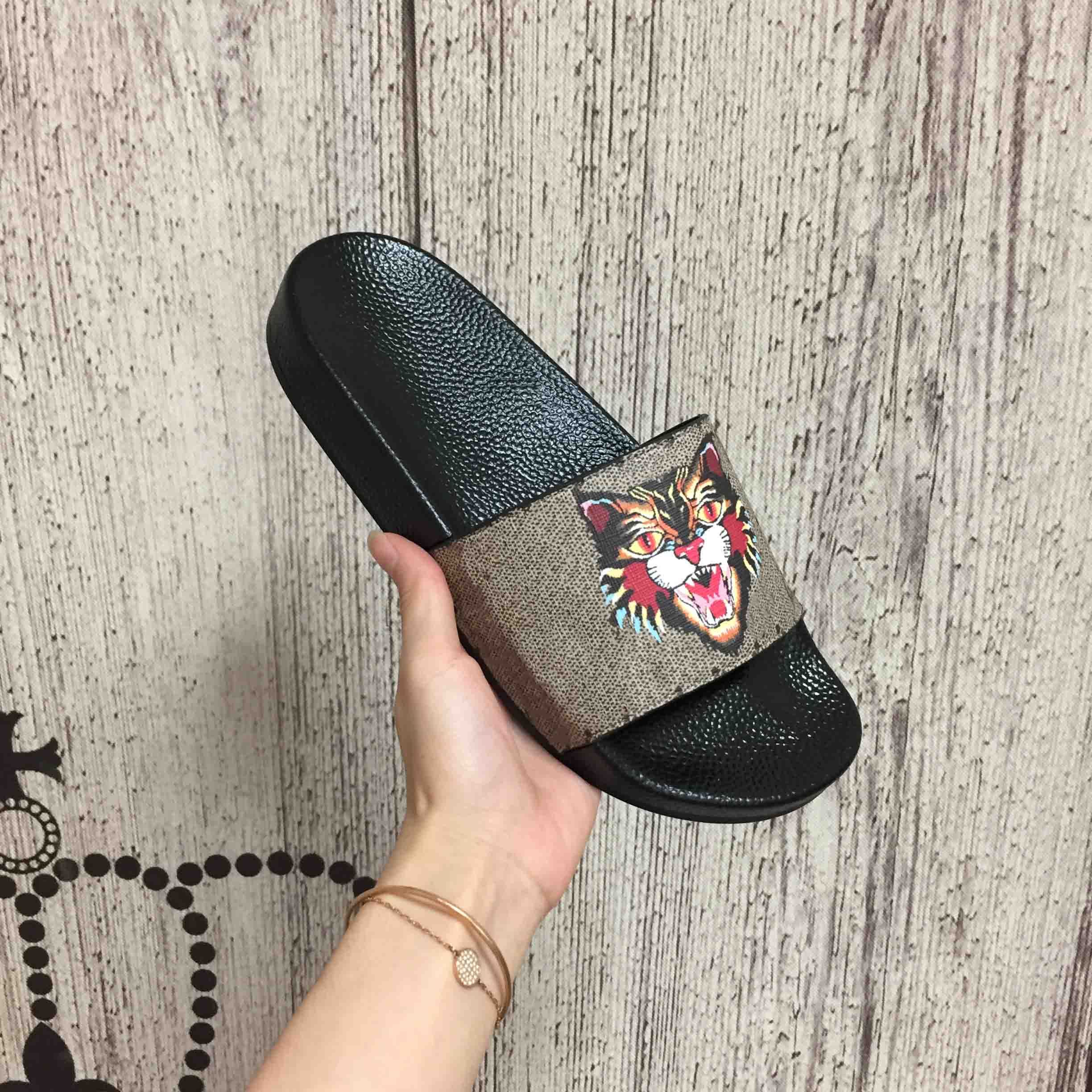 2021 Nieuwe Vrouwen Mannen Sleden Zomer Slippers Strand Indoor Flat Sandals  Slippers Huis Slippers met Spike