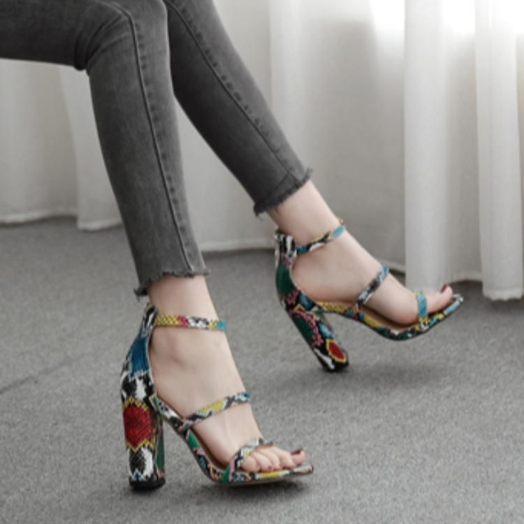 Compre Sandálias Multicoloridas Sapatos De Praia Saltos De Verão 2021  Snakes De Feminino Snakes Giros Girls Conforto Novo Forma Alta Gladiador  Big Sex De Confuoco, $219,85 | Pt.Dhgate.Com