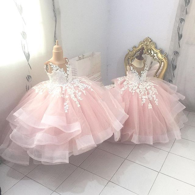 Roze kant 2021 bloem meisje jurken sheer nek tiers baljurk meisje trouwjurken goedkope communie pageant jurken jurken zj737
