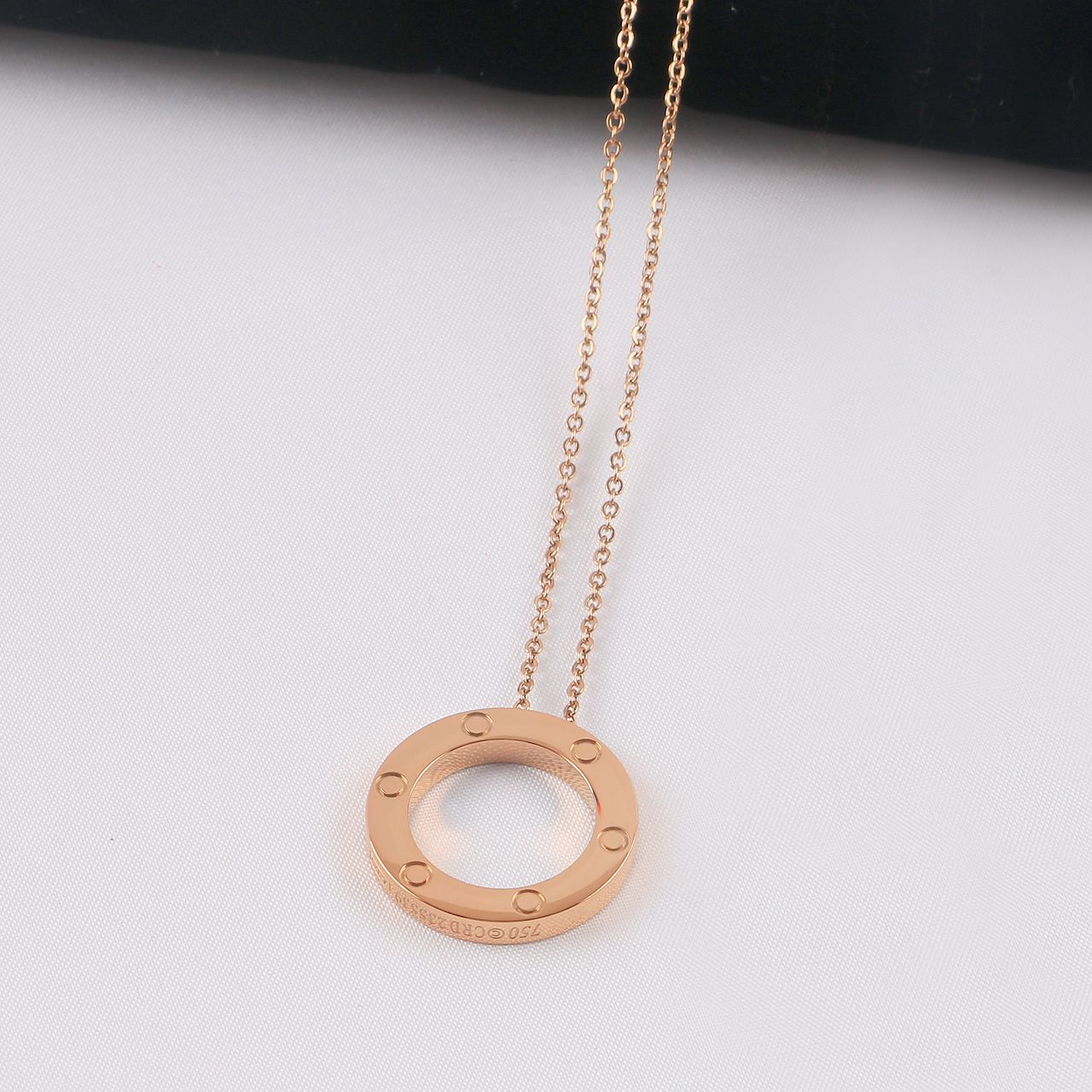 Collier sans diamant or rose