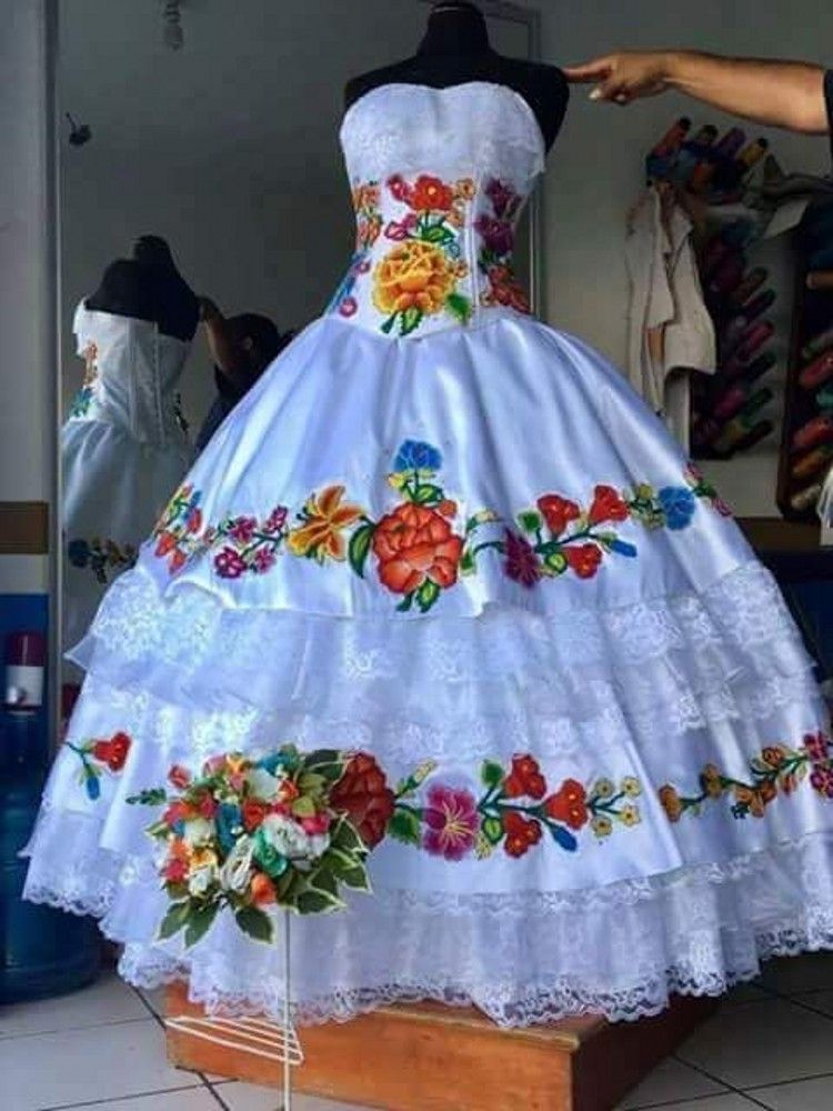 2022 elegante blanco colorido flores bordado quinceañera vestidos de fiesta sin tirantes mexicano charro para las 2022 elegante blanco colorido flores bordado quinceañera vestidos de fiesta sin tirantes mexicano charro para las
