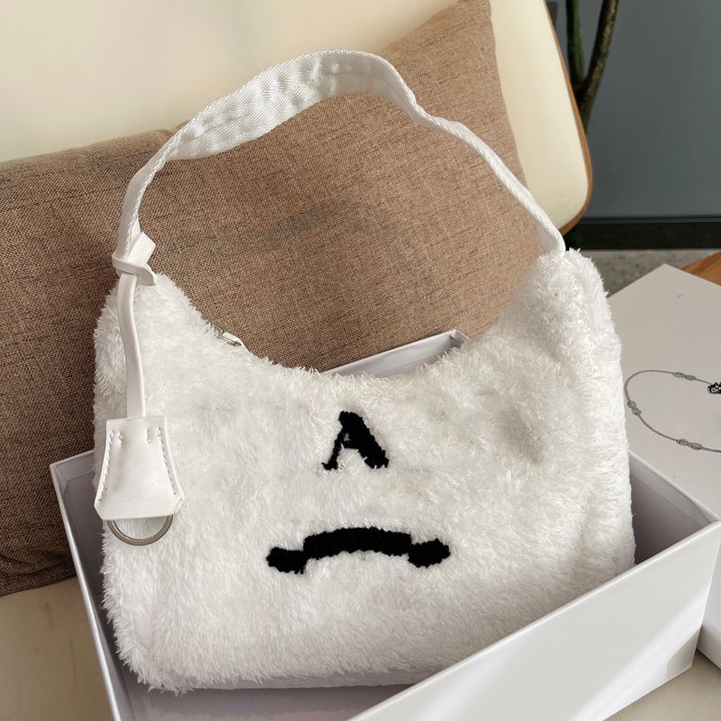 fendi fuzzy bolsa