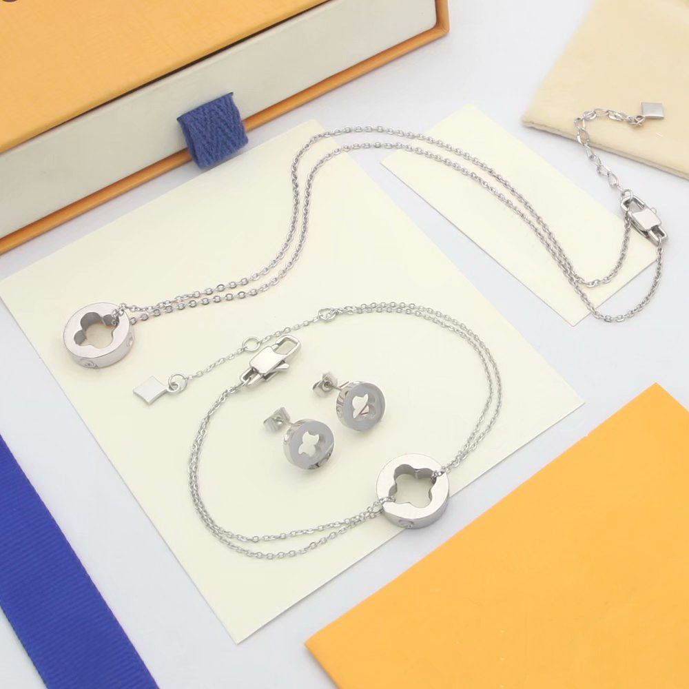 White gold/Earrings+Bracelet+Necklace