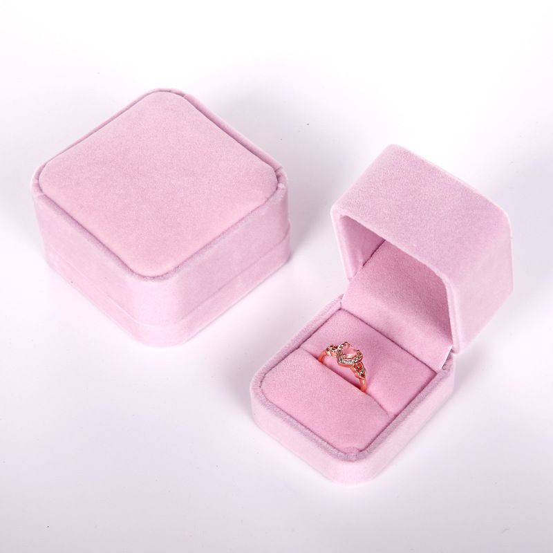 Rosa: Ring Stud Box