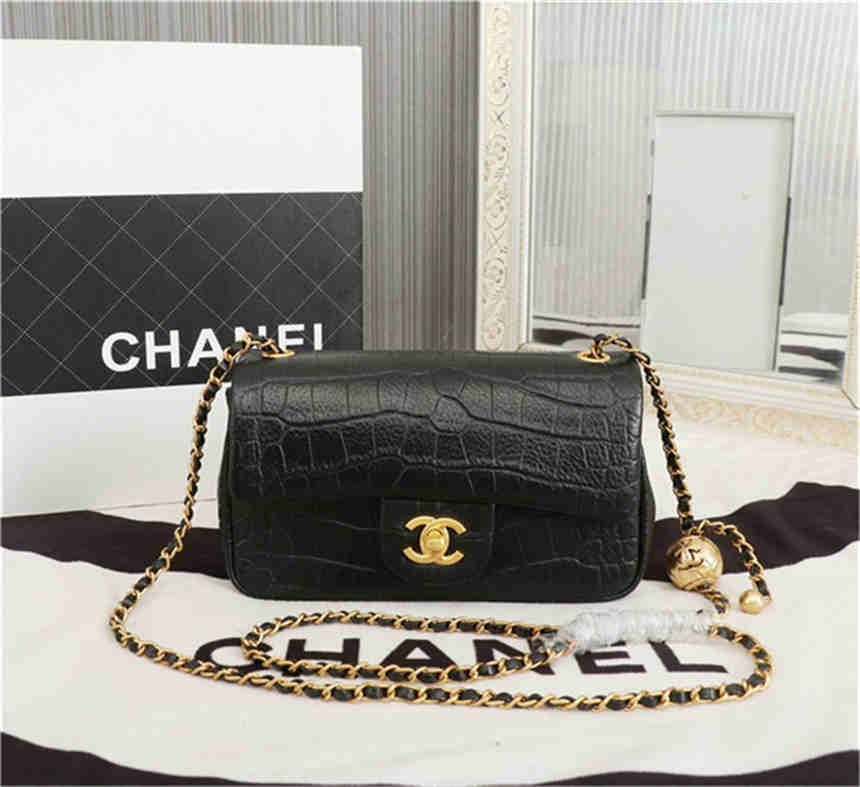 chanel velvet flap bolsa