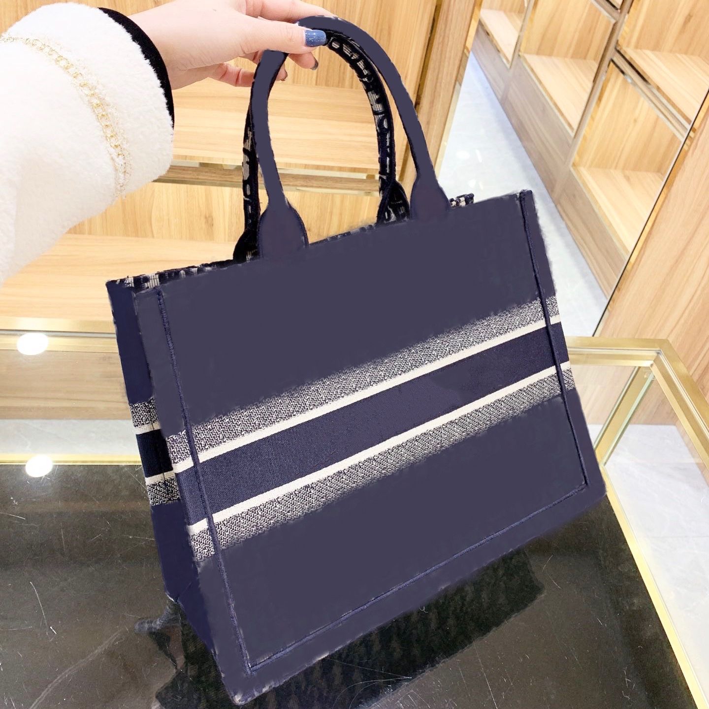 High End Designer Handbags Liquidation Stores