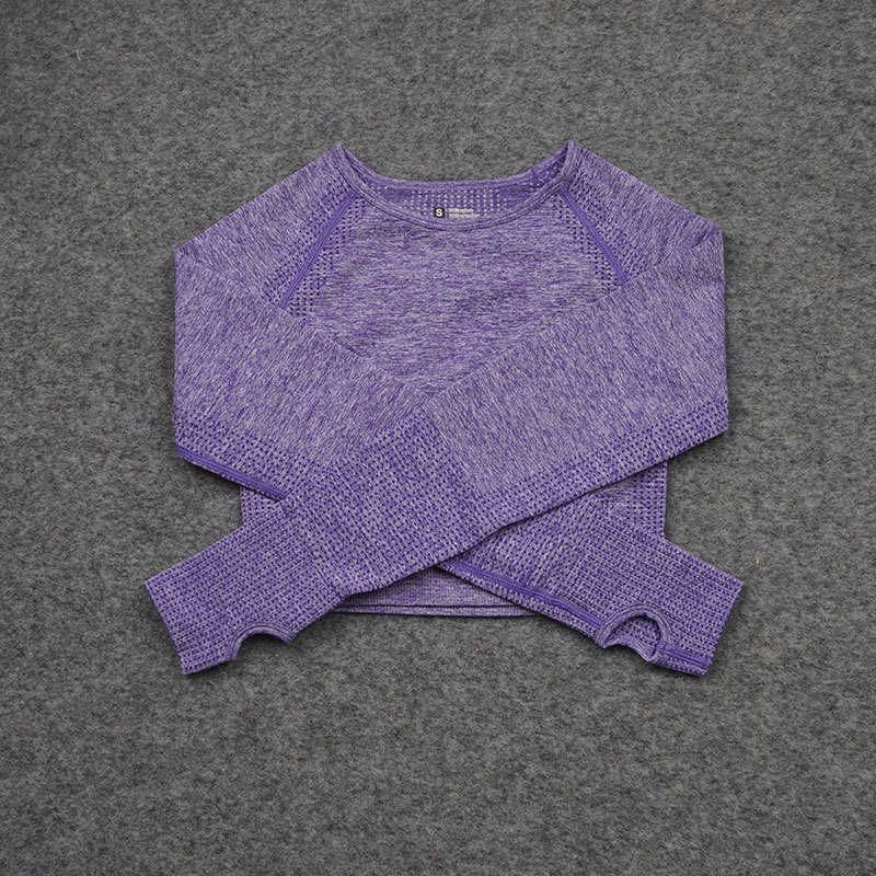 紫色のシャツ