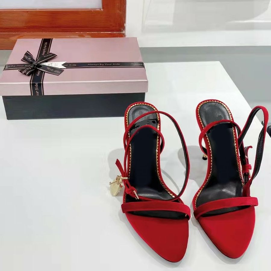sandales rouges