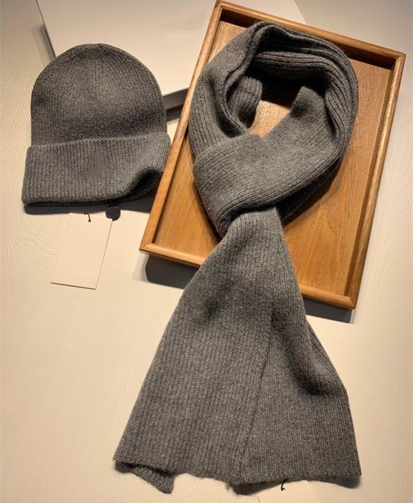 Серый шарф шляпу